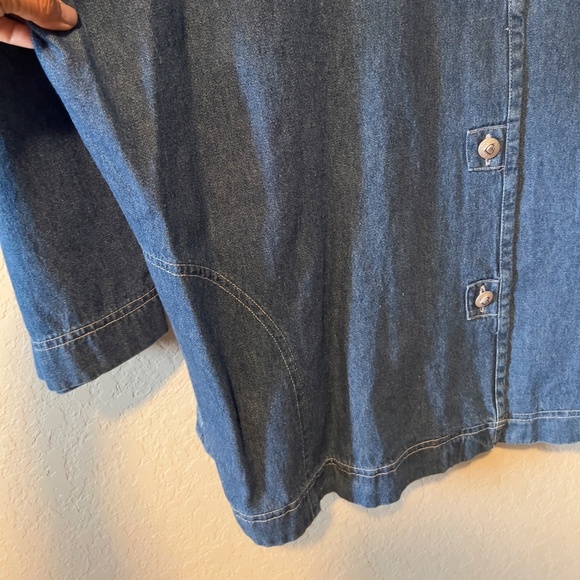 Sweet & Unique Vintage Denim Jacket with Embroidered Heart Pocket! - Picture 4 of 9